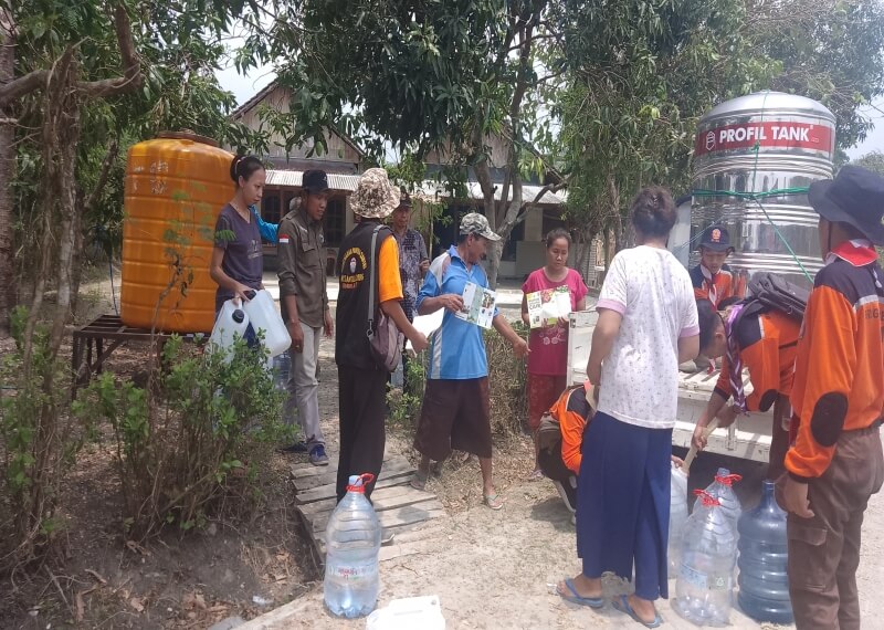 STT POMOSDA Peduli : Bagi-bagi Air Bersih  di Desa Kedungringin Jatikalen Nganjuk